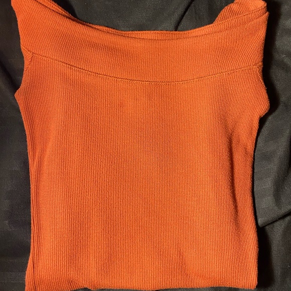 Off the shoulder shirt - Picture 2 of 2